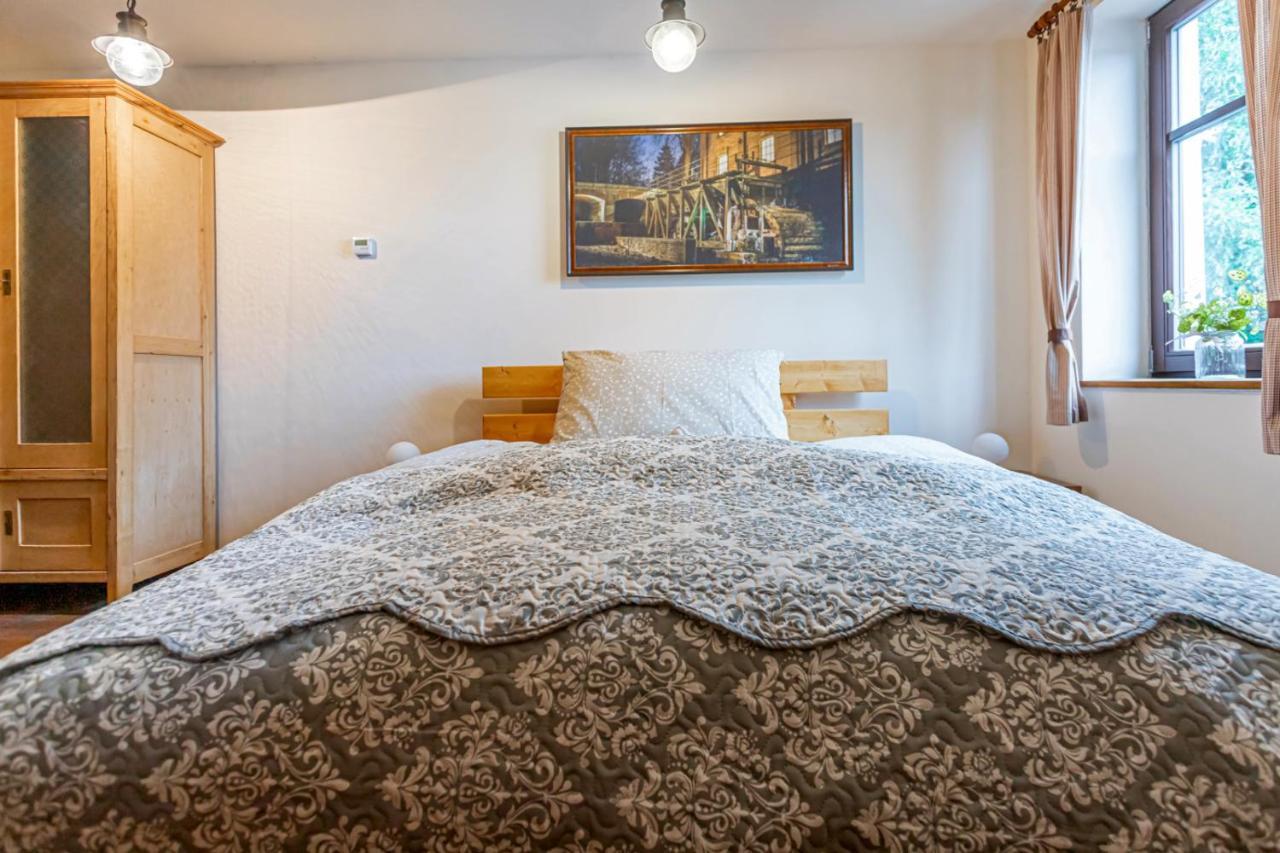 Buskovsky Mlyn 1580 Hotel Dolní Bousov Kültér fotó