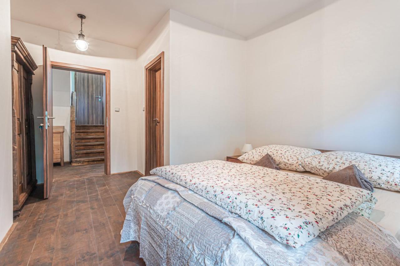 Buskovsky Mlyn 1580 Hotel Dolní Bousov Kültér fotó