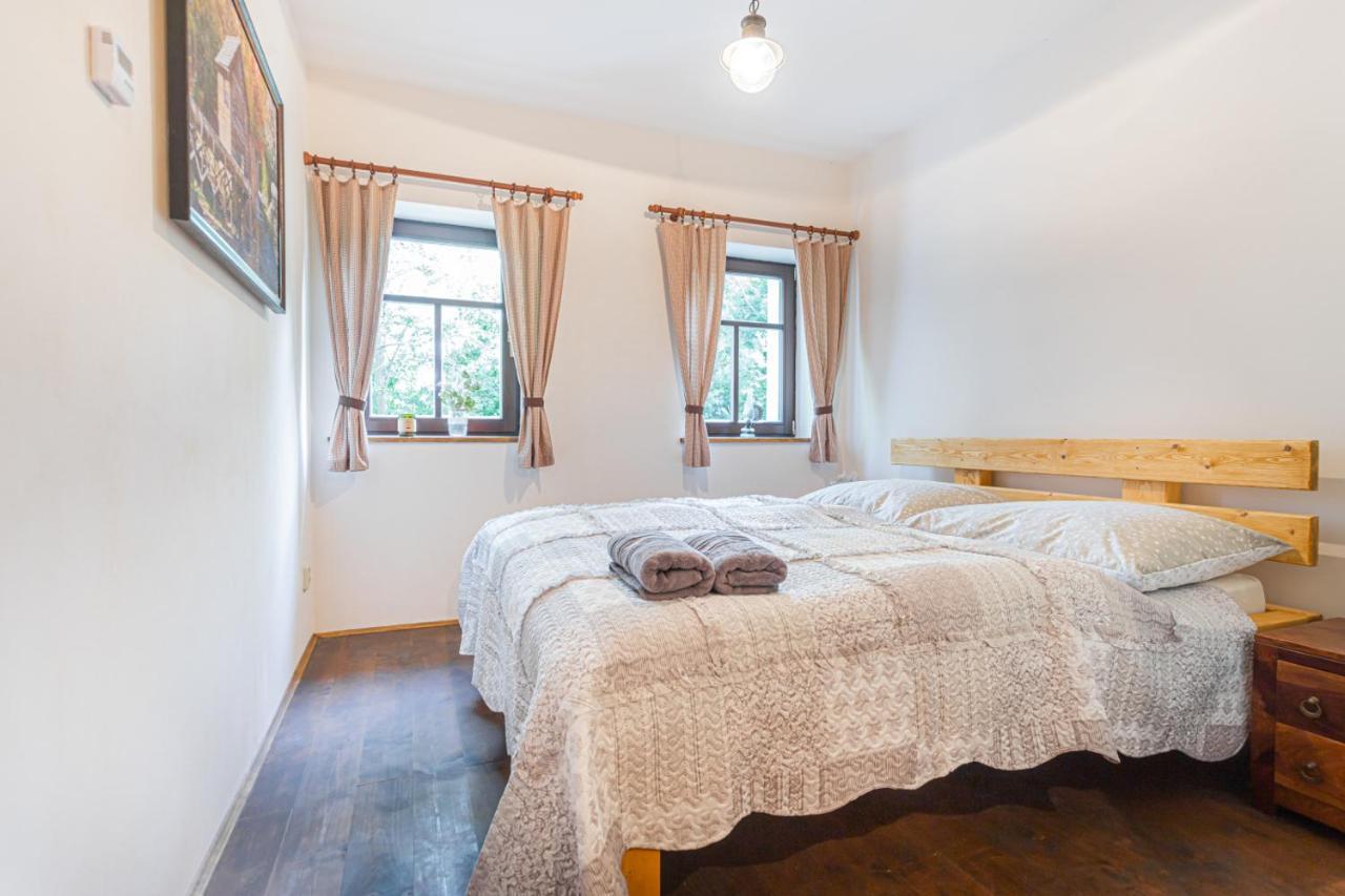 Buskovsky Mlyn 1580 Hotel Dolní Bousov Kültér fotó