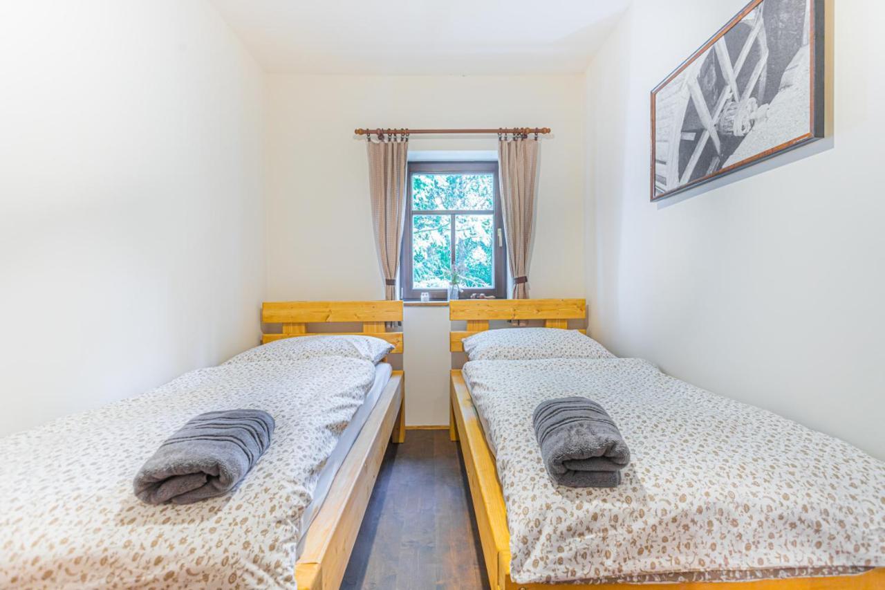 Buskovsky Mlyn 1580 Hotel Dolní Bousov Kültér fotó