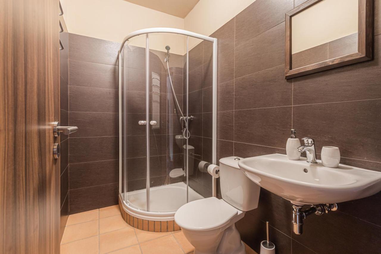 Buskovsky Mlyn 1580 Hotel Dolní Bousov Kültér fotó