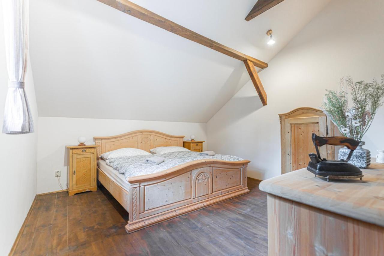 Buskovsky Mlyn 1580 Hotel Dolní Bousov Kültér fotó