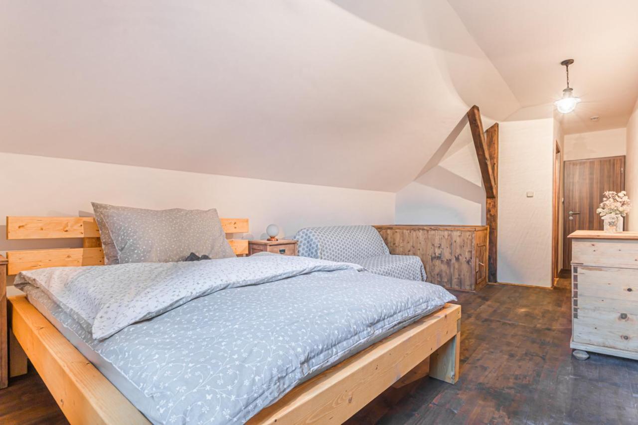 Buskovsky Mlyn 1580 Hotel Dolní Bousov Kültér fotó