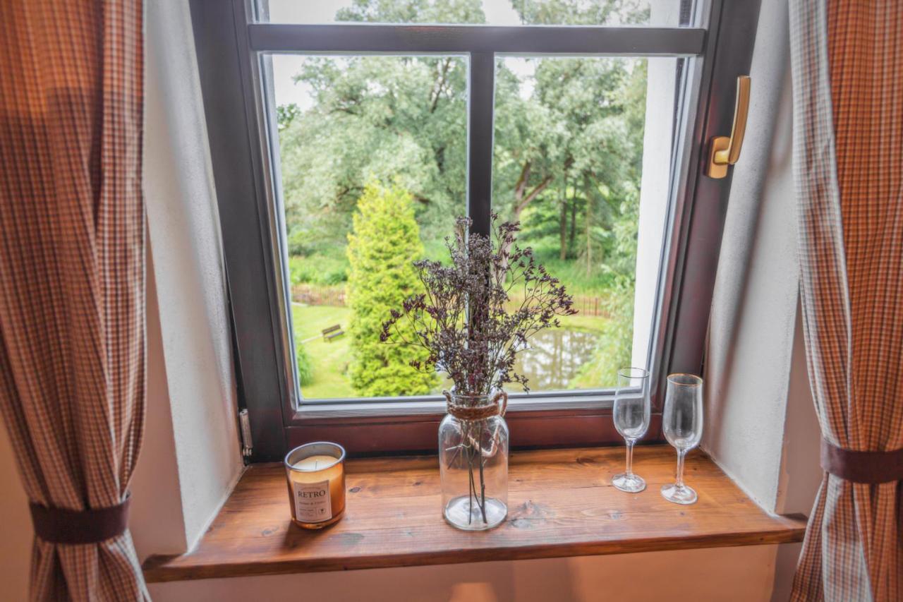 Buskovsky Mlyn 1580 Hotel Dolní Bousov Kültér fotó