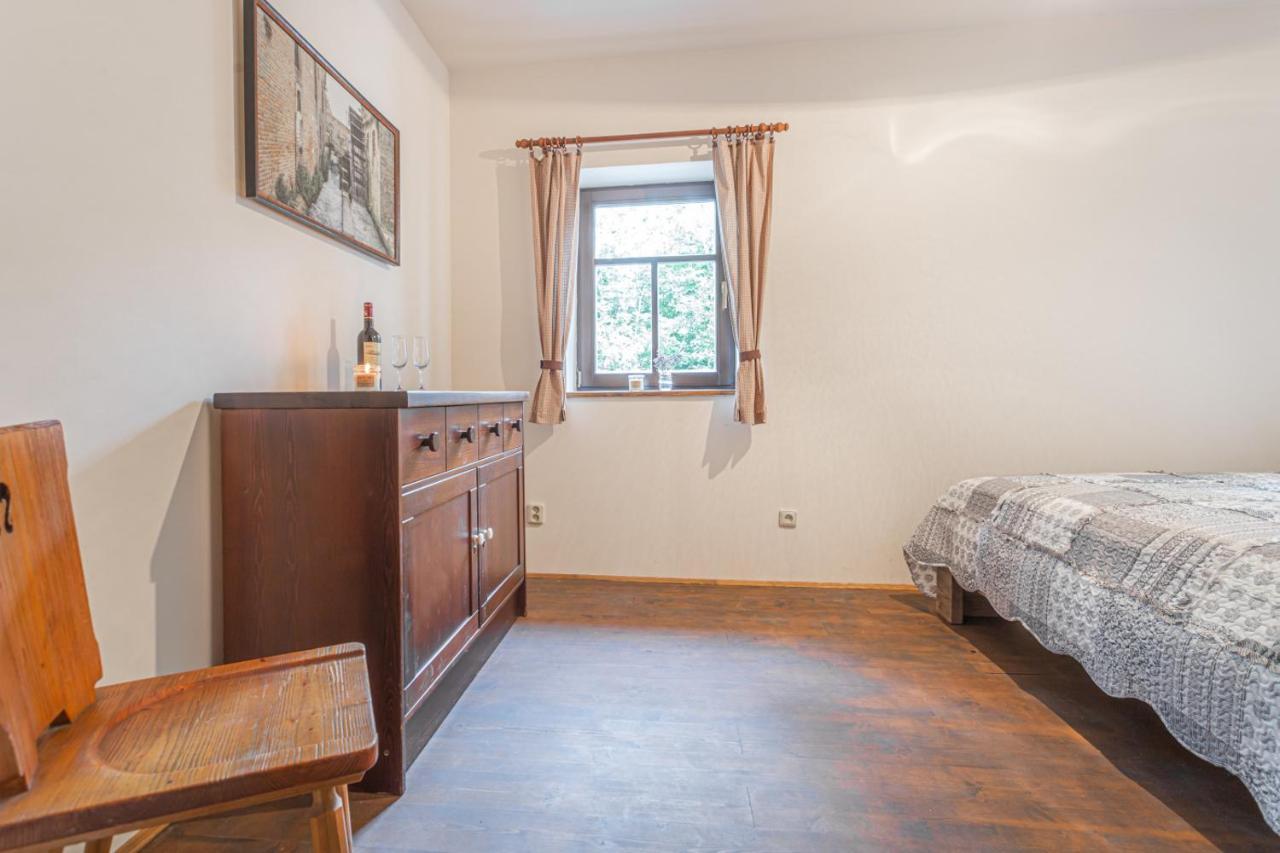 Buskovsky Mlyn 1580 Hotel Dolní Bousov Kültér fotó