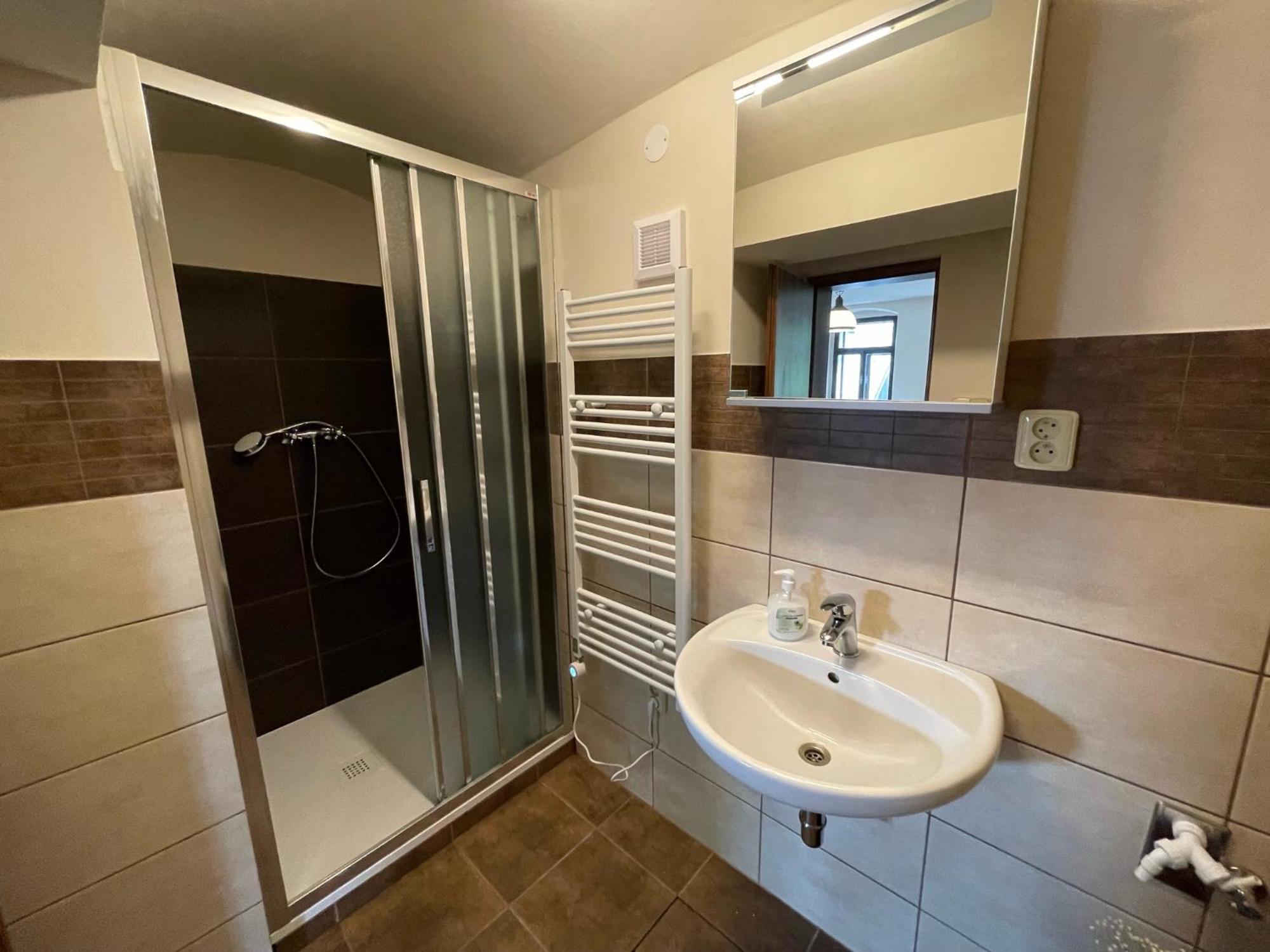 Buskovsky Mlyn 1580 Hotel Dolní Bousov Szoba fotó